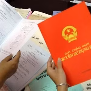 Tin Podcast ngày 5/10/2026: Dùng sổ đỏ giả giao dịch nhà đất, có thể bị phạt tù 