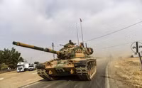 [ẢNH] Xe tăng Thổ Nhĩ Kỳ ào ạt tiến vào Syria báo hiệu cuộc chiến mới
