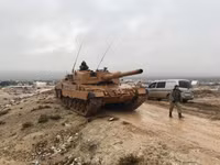 [ẢNH] Xe tăng Thổ Nhĩ Kỳ ào ạt tiến vào Syria báo hiệu cuộc chiến mới