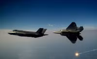 Phi công Mỹ chỉ rõ sự vượt trội của tiêm kích F-35 so với F-22