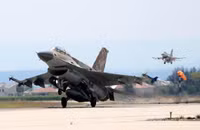[ẢNH] Israel đẩy mạnh tấn công ngay trước khi Syria tăng cường sức mạnh phòng không