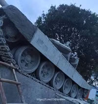[ẢNH] Báo Nga trầm trồ trước xe tăng T-90 bằng bê tông của Việt Nam khi hoàn thiện