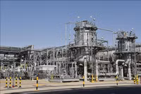 UEA tăng sản lượng dầu khiến tổ chức OPEC+ đối diện khủng hoảng?