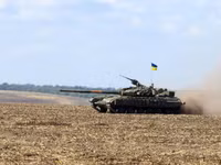 [ẢNH] Nga tung đòn hiểm vô hiệu hóa hàng trăm xe tăng Ukraine mà không cần vũ khí