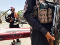 [ẢNH] Quân kháng chiến gặp nguy khi bị Taliban chiếm kho vũ khí quan trọng