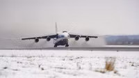 [ẢNH] Máy bay khổng lồ An-124 Nga văng mất động cơ, phải hạ cánh khẩn cấp