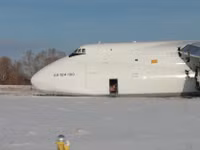 [ẢNH] Máy bay khổng lồ An-124 Nga văng mất động cơ, phải hạ cánh khẩn cấp