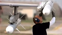 Tập đoàn Raytheon tăng gấp đôi sản lượng tên lửa AIM-120 AMRAAM