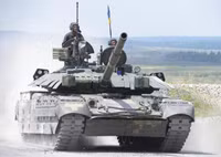 [ẢNH] Báo Mỹ: Xe tăng T-84 Oplot Ukraine vượt trội T-90S Nga
