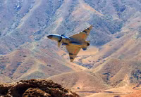 Chuyện gì sẽ xảy ra khi tiêm kích J-10C Trung Quốc đối đầu F-22A Raptor Mỹ?