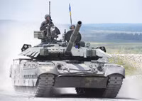 [ẢNH] Xe tăng T-84 Oplot Ukraine có thể đánh bại T-14 Armata Nga khi đối đầu trực diện?