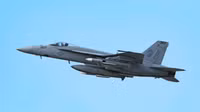 Tiêm kích F/A-18 trở thành 'sát thủ đạn đạo' nhờ tên lửa AIM-174