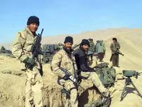 [ẢNH] Quân kháng chiến cắt đường tiếp tế, cô lập nhóm tiên phong của Taliban