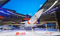 [ẢNH] Tiêm kích J-20B nâng cấp của Trung Quốc lộ điểm yếu chí tử tại Triển lãm Chu Hải