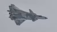 [ẢNH] Tiêm kích J-20B nâng cấp của Trung Quốc lộ điểm yếu chí tử tại Triển lãm Chu Hải