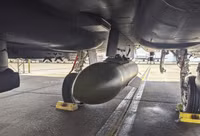 Mỹ gấp rút tích hợp bom xuyên GBU-72/B cho oanh tạc cơ B-1B Lancer giữa tình hình nóng