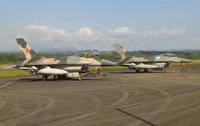 Bất chấp cảnh báo ‘nóng’, tiêm kích F-16 Venezuela vẫn ‘vờn trên đầu’ khu trục hạm Mỹ