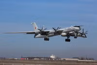 Máy bay ném bom Tu-95 Nga càng cao tuổi... càng đáng sợ