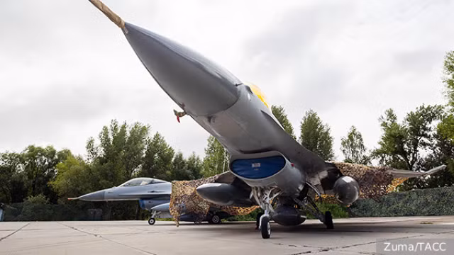 Phi công tiêm kích F-16 Ukraine đối diện tình trạng không chiến mà... không có tên lửa