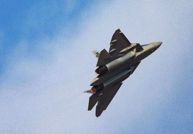Rostec lần đầu giới thiệu tiêm kích Su-57E với hệ thống vũ khí hoàn toàn mới