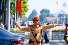 Công an Thủ đô xuyên lễ giữ bình yên đường phố, để nhân dân đón Tết Độc lập an vui
