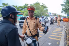 Nghỉ lễ, Cảnh sát giao thông Hà Nội “quét” nồng độ cồn: Đã uống rượu, bia - Không lái xe