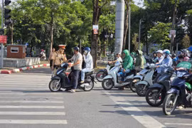 Chấn chỉnh tình trạng dừng xe không đúng quy định tại các nút giao