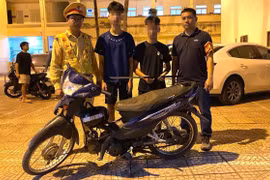 Liên tiếp chặn các nhóm thanh thiếu niên mang kiếm, bình xịt hơi cay 