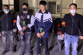 Tổ công tác Y19/141 phát hiện hai thiếu niên tàng trữ công cụ hỗ trợ tự chế 
