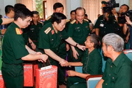Chế độ ưu đãi khác với người có công với cách mạng