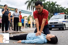 Cấp cứu ngoại viện: Đừng chỉ đứng nhìn, chờ bác sĩ cứu bệnh nhân