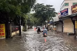 Sau mưa ngập, hàng loạt nguy cơ bệnh tật rình rập