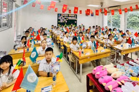 “Tiền hỗ trợ” của phụ huynh: Ranh giới nào giữa tự nguyện và bắt buộc?