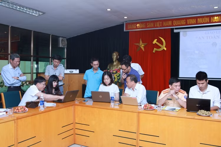 Giao lưu trực tuyến "An toàn mùa mưa bão" ảnh 87 Giao lưu trực tuyến "An toàn mùa mưa bão" ảnh 87