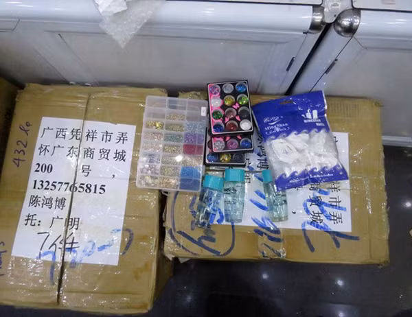 Hà Nội: Phát hiện cặp vợ chồng Trung Quốc kinh doanh hàng lậu ảnh 2