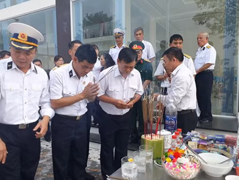 Tưởng niệm 64 liệt sỹ hy sinh tại Gạc Ma ảnh 1 Tưởng niệm 64 liệt sỹ hy sinh tại Gạc Ma ảnh 1