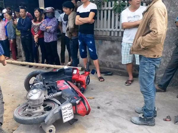 Nam sinh chết thảm vì đâm vào biển quảng cáo ảnh 1