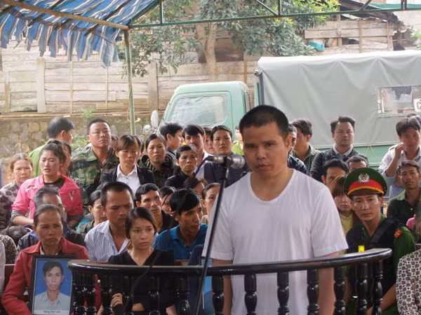 Dùng gậy đánh chết người chỉ vì…thấy ghét ảnh 1 Dùng gậy đánh chết người chỉ vì…thấy ghét ảnh 1