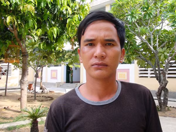 Giật điện thoại bất thành, tên cướp giả vờ làm... bạn trai nạn nhân ảnh 1