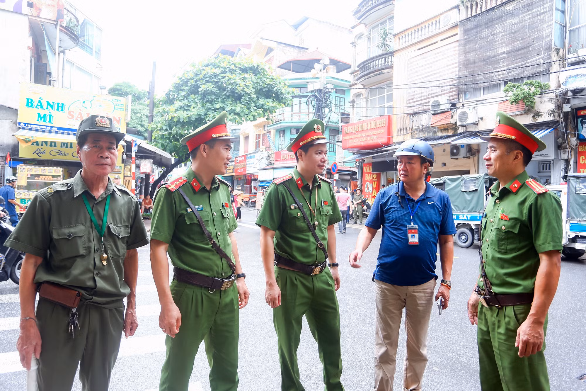 Đồng loạt ra quân xử lý vi phạm trật tự đô thị vùng giáp ranh Khương Đình - Phương Liệt - Định Công