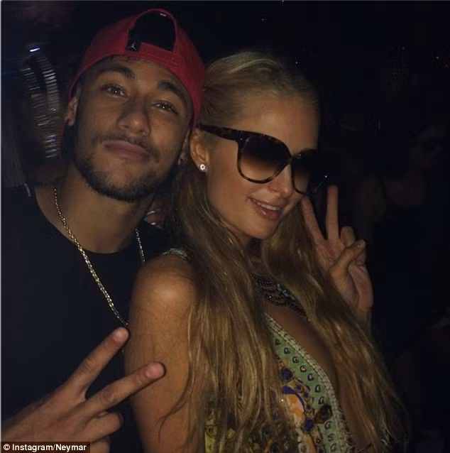 Neymar vui thú bên cạnh "quả bom sex" Paris Hilton ảnh 2