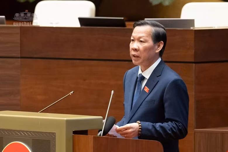 Il presidente della Commissione per l'economia e le finanze dell'Assemblea nazionale, Phan Van Mai, ha presentato il rapporto di verifica. phan-van-mai.jpg