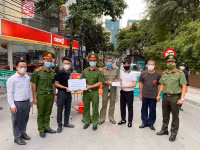“Giải cứu” những người mắc kẹt khó khăn do Covid-19