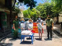 “Giải cứu” những người mắc kẹt khó khăn do Covid-19