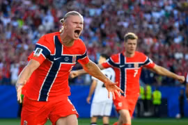 Mbappe gọi, Haaland lập tức trả lời bằng cú đúp bàn thắng