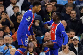 Man City bị PSG vùi dập ngay trên sân nhà