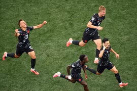 Chủ nhà Canada lập kỳ tích vào vòng 1/8 World Cup nhờ bàn thắng phút bù giờ