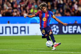 Yamal xô đổ kỷ lục của Mbappe trong ngày Barca đại thắng
