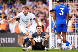 Tân binh Emiliano Martinez thủng lưới 3 bàn ngay trận ra mắt Chelsea