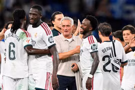 HLV Mourinho giúp Real thắng nghẹt thở phút 90